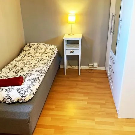 아파트 Newly Renovated Basement